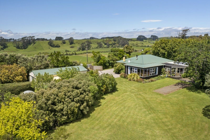 804 Egmont Road, Hillsborough, New Plymouth - Carousel 1