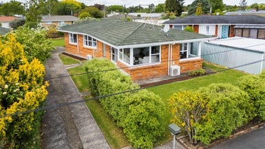 14 Beech Crescent, Hillcrest, Hamilton - Carousel 1