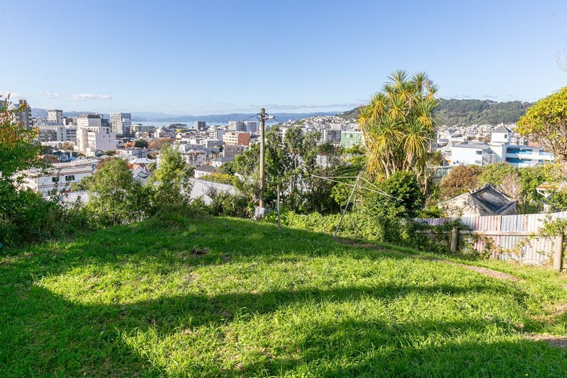 6 Maarama Crescent, Aro Valley, Wellington - Carousel 2