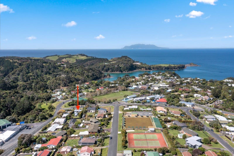 4 Seatoun Avenue, Warkworth - Carousel 18