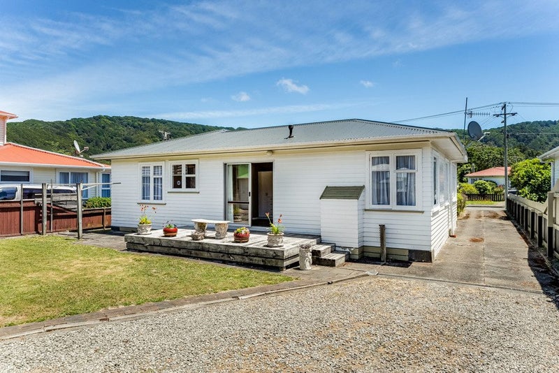 53 Peel Place, Wainuiomata, Lower Hutt - Carousel 1