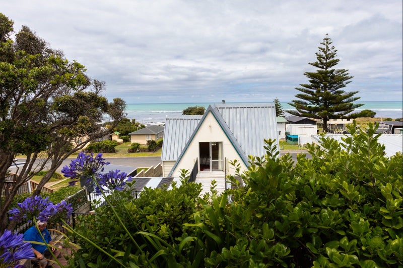 70 Akitio Esplanade, Ākitio, Pongaroa - Carousel 2