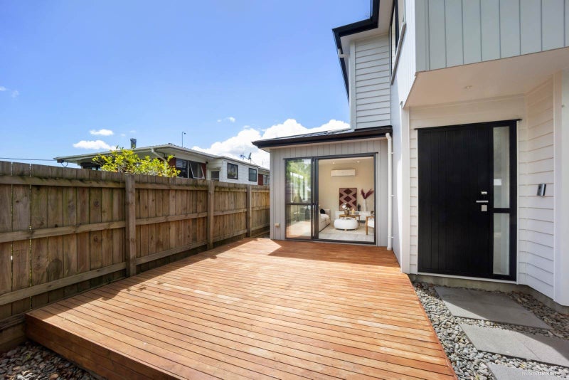 1C Koromiko Street, New Lynn, Auckland - Carousel 2