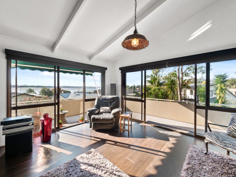 3 Johnston Place, Welcome Bay, Tauranga - Carousel 1