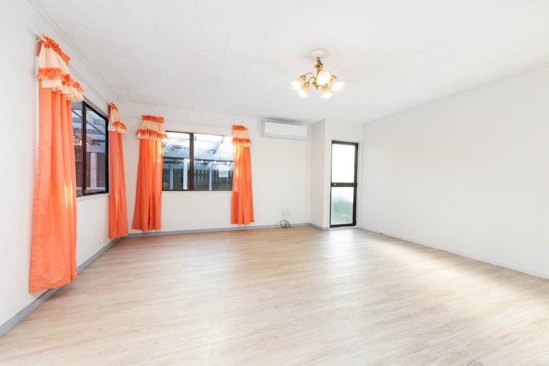 28 Madigan Place, Glendene, Auckland - Carousel 21