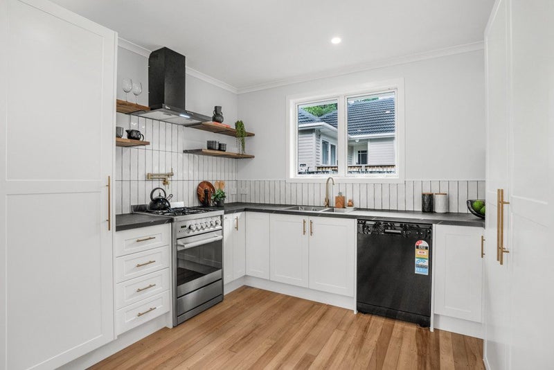 25 Sunny Grove, Wainuiomata, Lower Hutt - Carousel 2