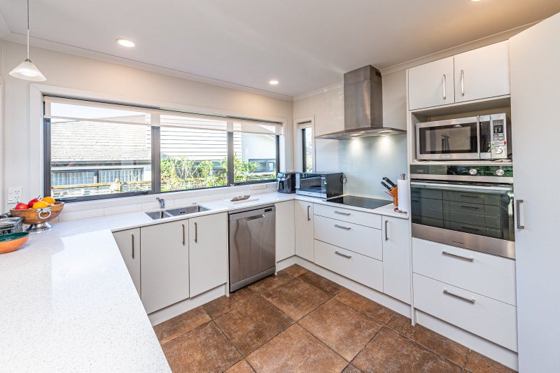 2/2 Caversham Road, Westmere, Whanganui - Carousel 2