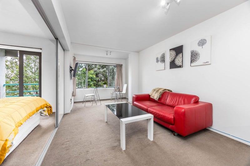 208/2 Maungawhau Road, Newmarket, Auckland - Carousel 2