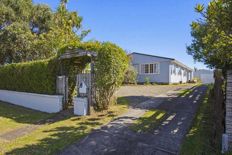6 Teoti Street, Paraparaumu Beach, Paraparaumu - Carousel 1