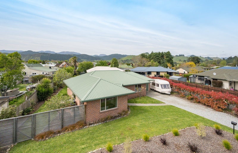 84 Starveall Street, Brightwater - Carousel 1