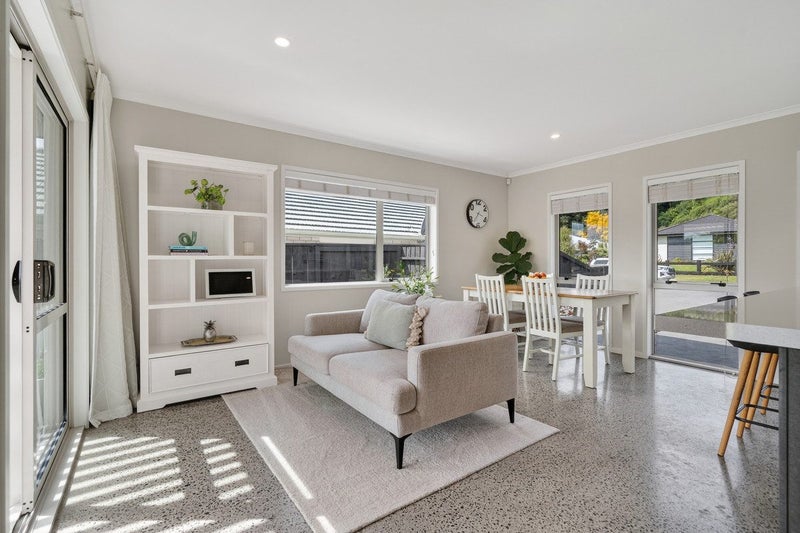 14 Rochfort Crescent, Pyes Pa, Tauranga, Bay Of Plenty - Carousel 2