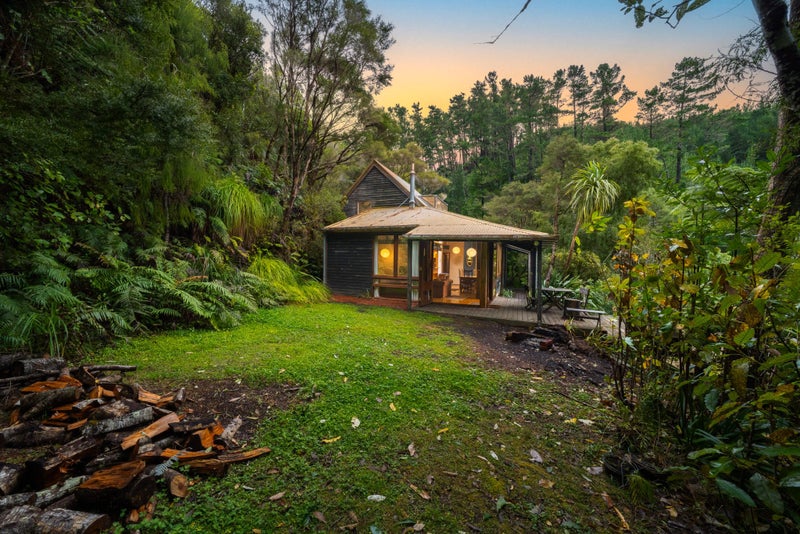 99 Elmslie Road, Pinehaven, Upper Hutt - Carousel 1