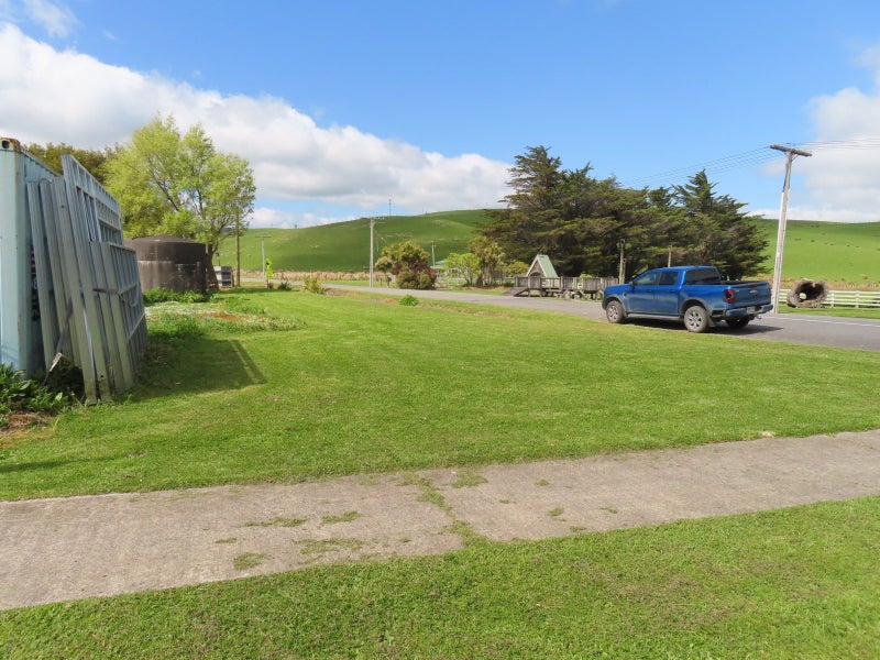 10813 Route 52, Pongaroa - Carousel 7