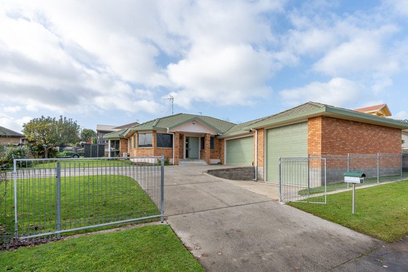 265 Grandview Road, Western Heights, Hamilton - Carousel 1