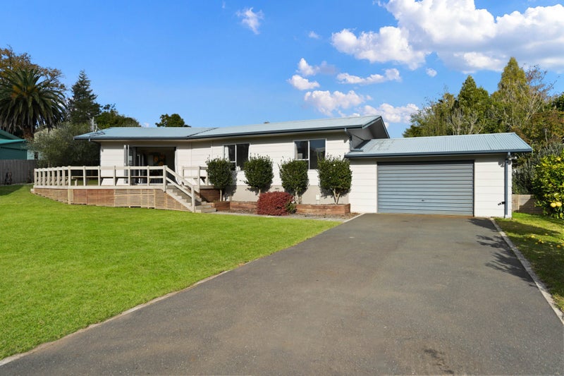 33 Exeter Street, Glenview, Hamilton - Carousel 1