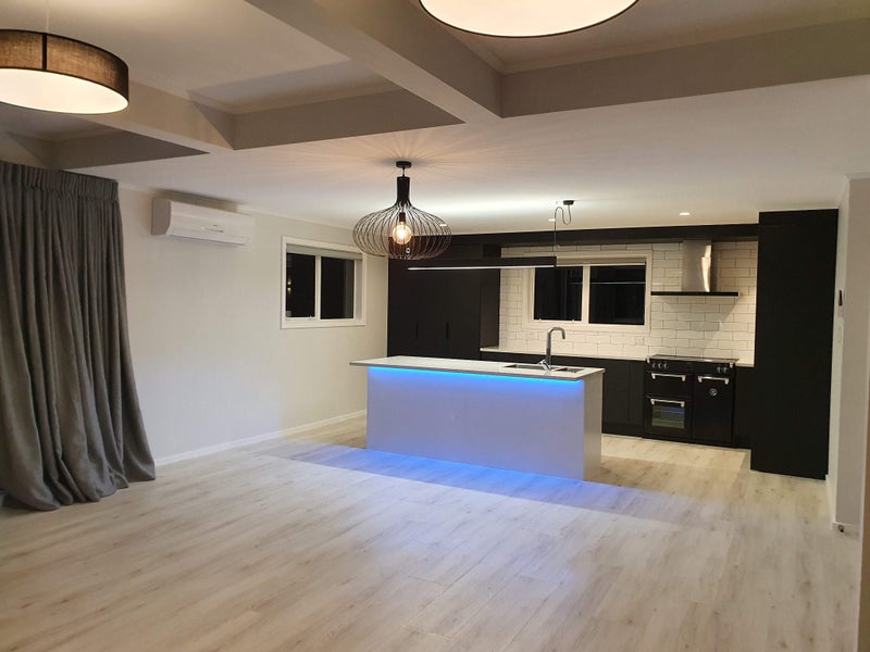 1/12 Vista Crescent, Maoribank, Upper Hutt - Carousel 1