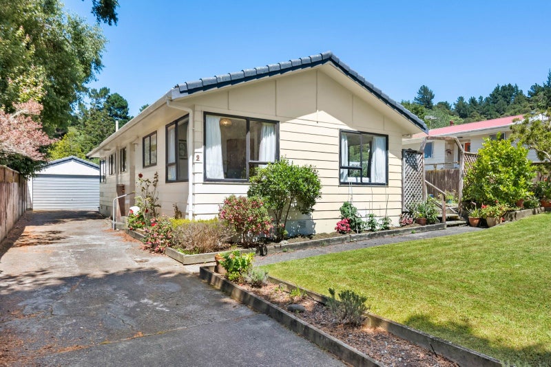 2 Bogle Grove, Stokes Valley, Lower Hutt - Carousel 1