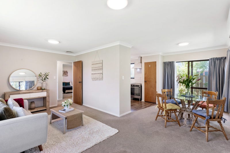 5/4 Stewart Drive, Newlands, Wellington - Carousel 1