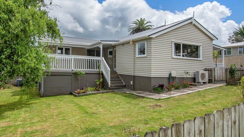 18 Wilkinson Avenue, Kamo, Whangarei - Carousel 1
