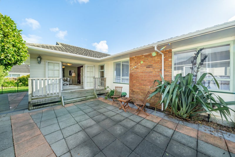 41 Waipounamu Drive, Kelson, Lower Hutt - Carousel 1