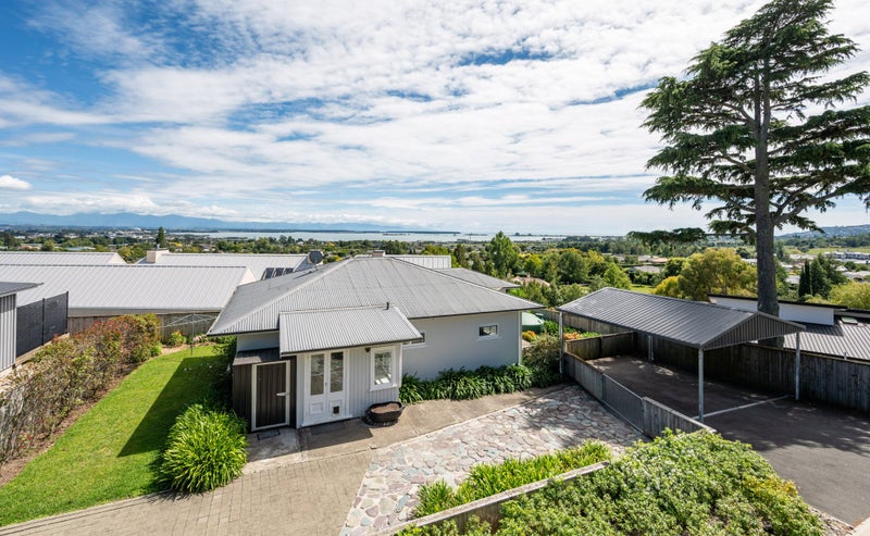 12 Penny Lane, Richmond - Carousel 1
