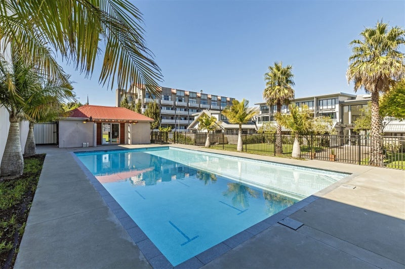 13E/30 Westward Hollow, GLEN EDEN, AUCKLAND - Carousel 1