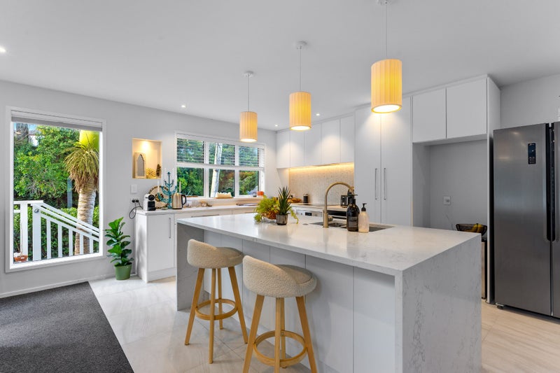 32A Sandown Road, Rothesay Bay, Auckland - Carousel 1