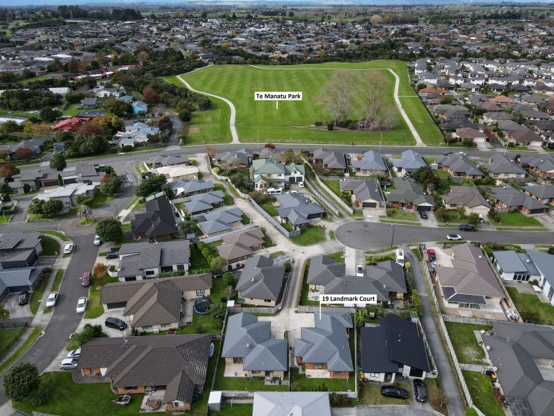 19 Landmark Court, Huntington, Hamilton - Carousel 11