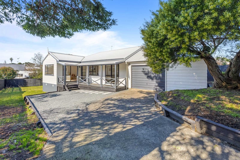 14 Mile Place, Henderson, Auckland - Carousel 1