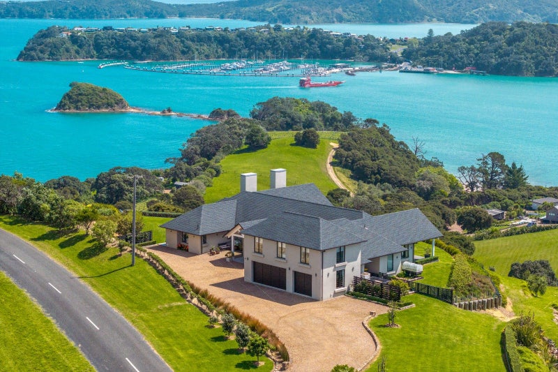 10 Rothschild Terrace, Waiheke Island, Waiheke Island - Carousel 1