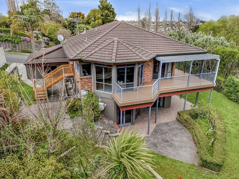 1 Harrowfield Drive, Harrowfield, Hamilton - Carousel 1