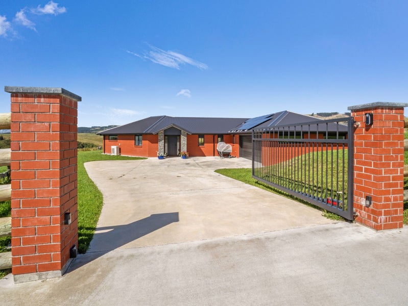 172 Kingsdale Park Drive, Palmerston North - Carousel 1