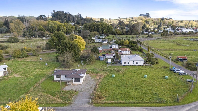 14 Gordon Terrace, Hunterville - Carousel 20