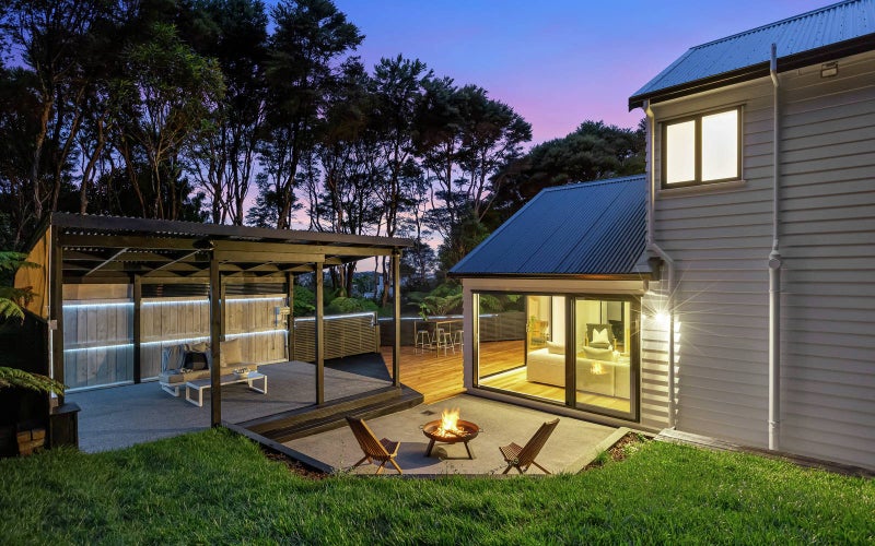 25 Longfellow Parade, Glen Eden, Auckland - Carousel 2