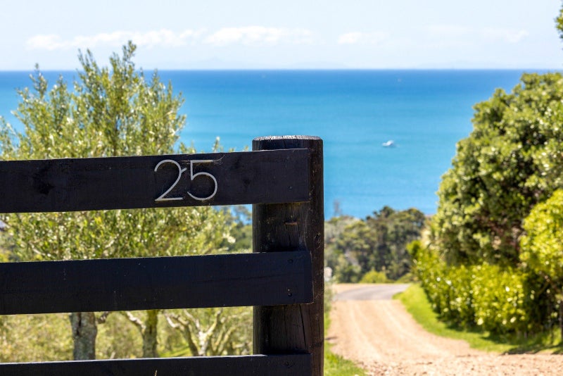 25 Delamore Drive, Oneroa, Waiheke Island - Carousel 25