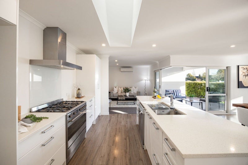 21 The Dales, Dinsdale, Hamilton - Carousel 2