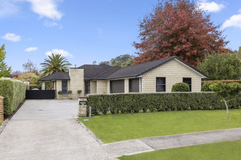 14 Bronte Place, Leamington, Cambridge - Carousel 1