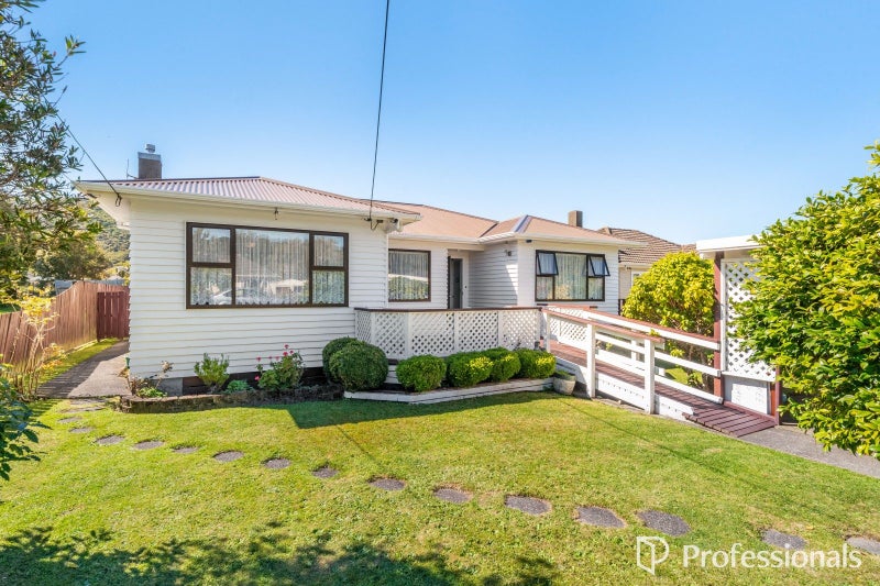 34 Wellington Road, Wainuiomata, Lower Hutt - Carousel 1