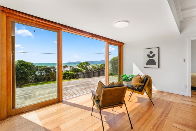 106 The Parade, Paekakariki - Carousel 2