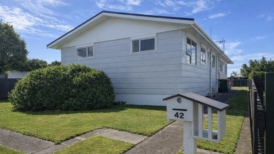 42 Kamahi Avenue, Hawera - Carousel 1