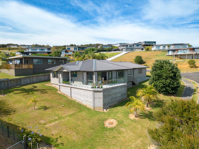 64 Stratford Drive, Moana, Cable Bay - Carousel 2