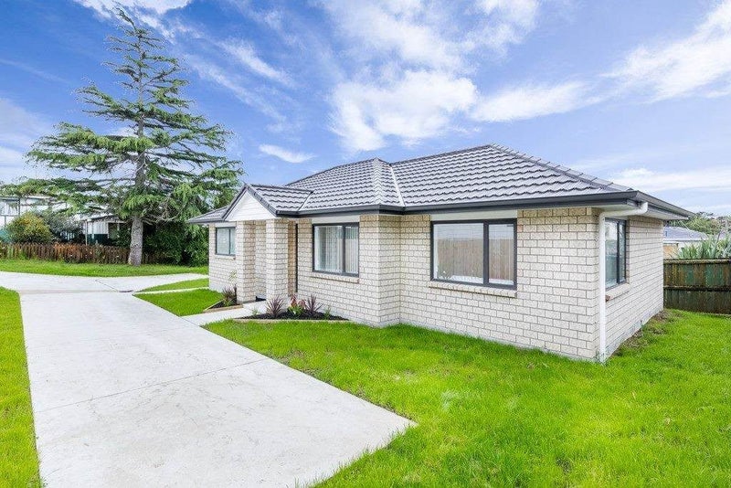 14A Glynnbrooke Street, Te Atatu South, Auckland - Carousel 1