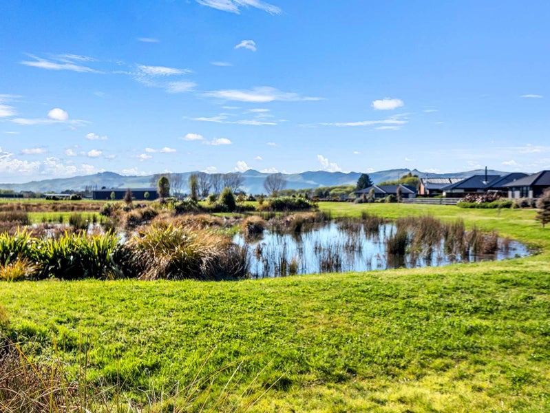 98 Oaks Drive, Lincoln, Lincoln - Carousel 27