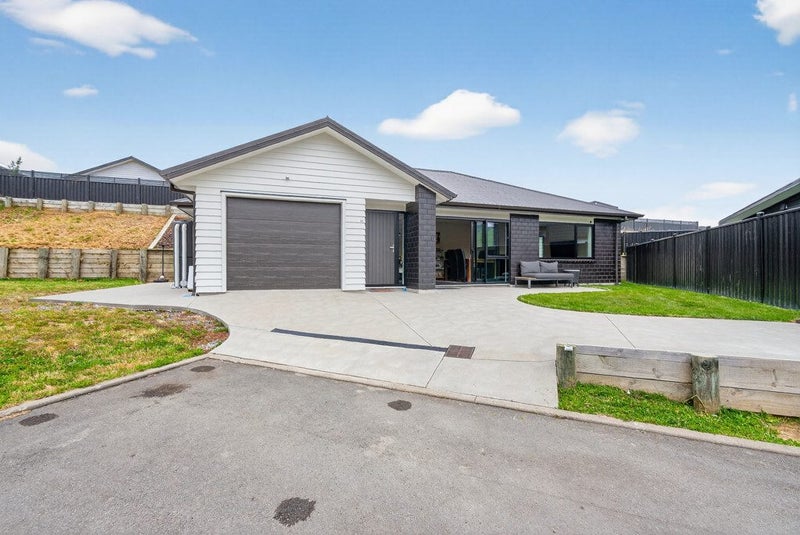 12 Rewarewa Way, Timberlea, Upper Hutt - Carousel 2