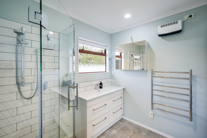 8 Gresham Place, Taradale, Napier - Carousel 2