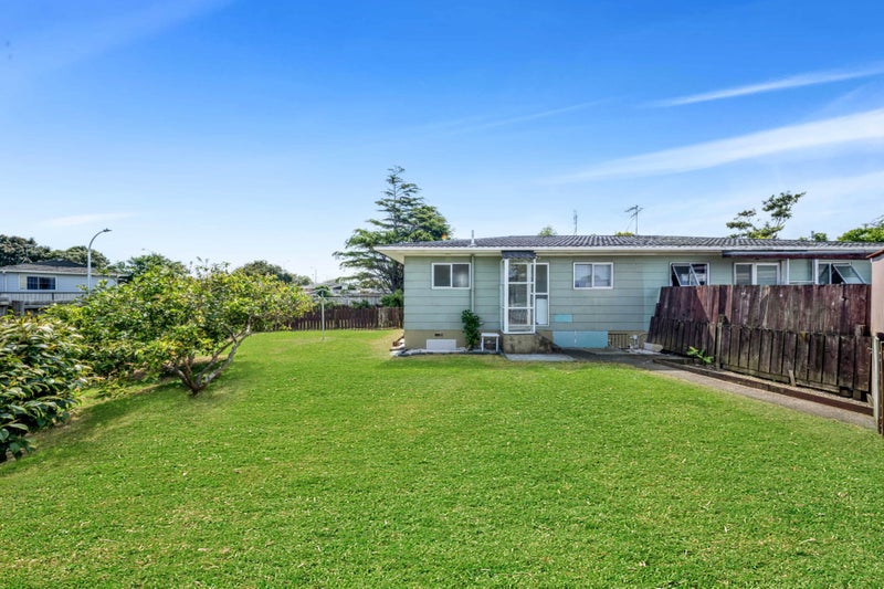 1/23 Challen Close, Conifer Grove, Takanini - Carousel 1