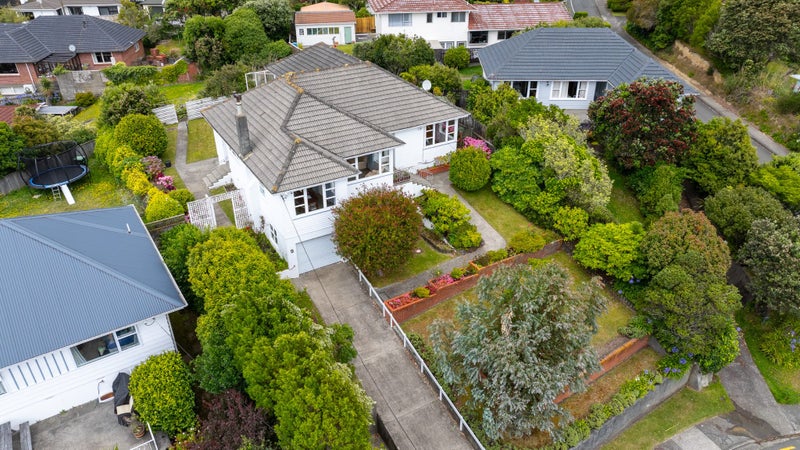 5 Larsen Crescent, Tawa, Wellington - Carousel 22