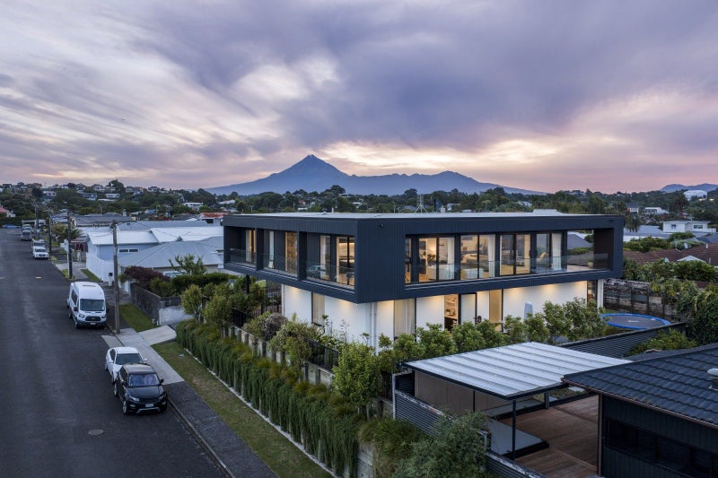 8 Kowhai Street, Strandon, New Plymouth - Carousel 1