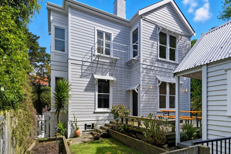 7 Strathmore Crescent, Roslyn, Dunedin - Carousel 1