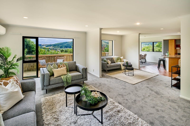 5 Bishops Glen, Tawa, Wellington - Carousel 2